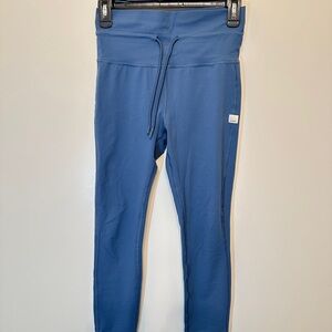 Vuori Daily Blue legging Small